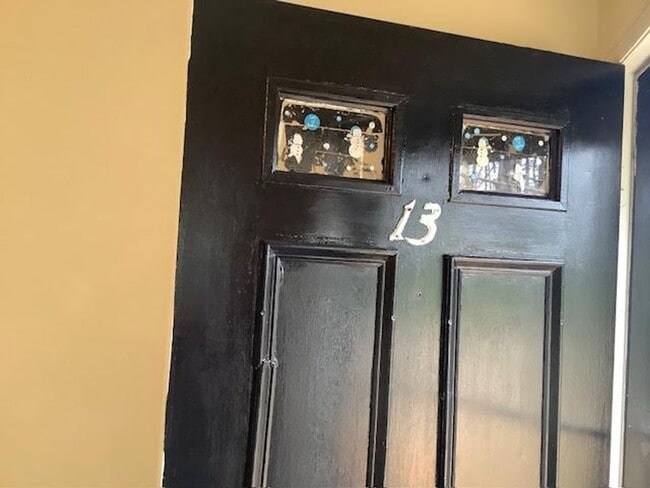 Building Photo - 13 Rainbow Forest Dr