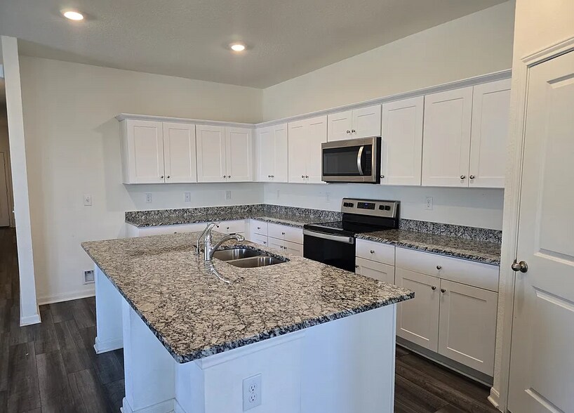 Building Photo - 4913 Jovian