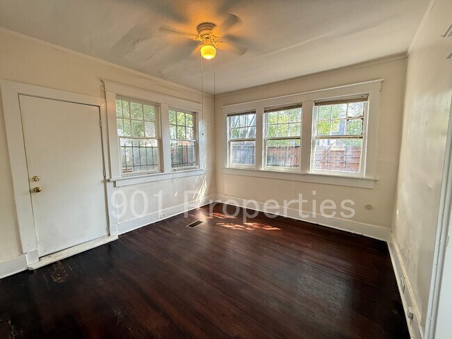 Building Photo - 212 N Willett St