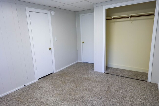 Building Photo - Charming 3 Bedroom Brick Home