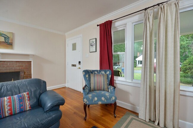 Building Photo - Furnished! Highly Desirable Trinity Park