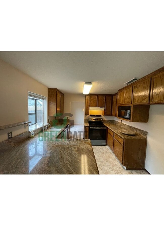 Building Photo - PRICE REDUCED! Beautiful 3 bedroom 2.5 Bath home READY NOW in MODESTO!! With POOL!!