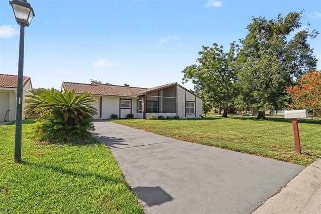 Building Photo - 10157 Bluff Ct