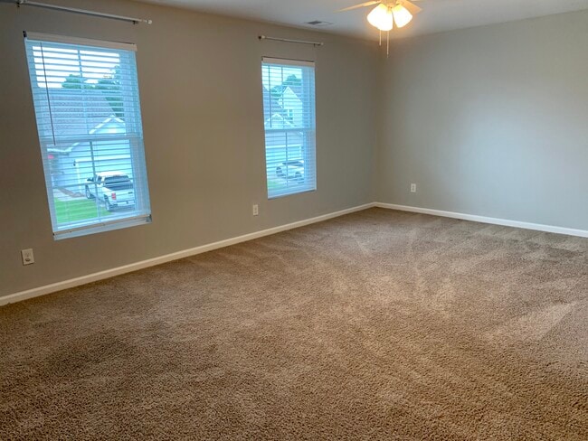 4th bedroom with separate thermostat - 1545 Oldenburg Dr