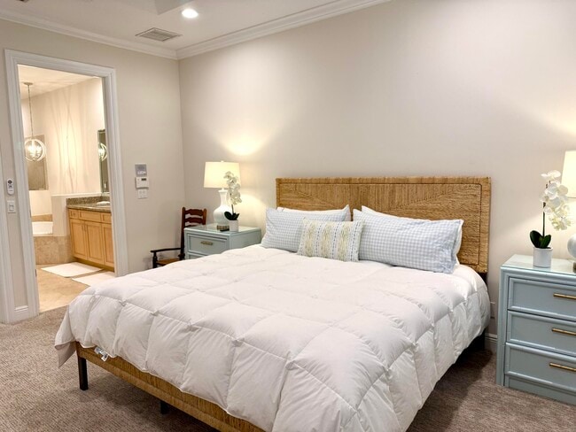 Building Photo - 809 Estancia Wy