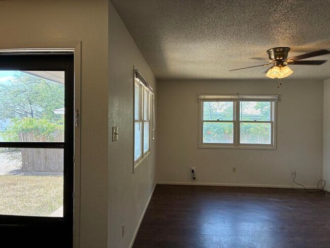 Building Photo - 3 Wagnon Dr