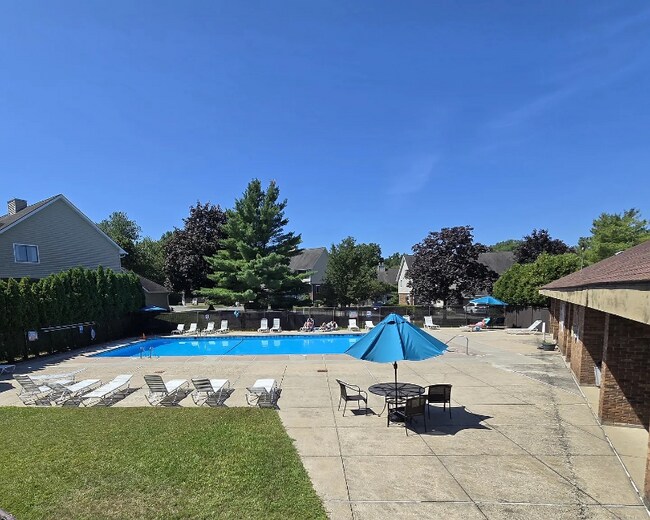 Building Photo - 62 Fox Run Ct