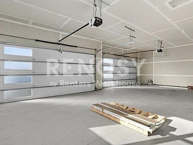 Building Photo - 2164-211A N Eustis St