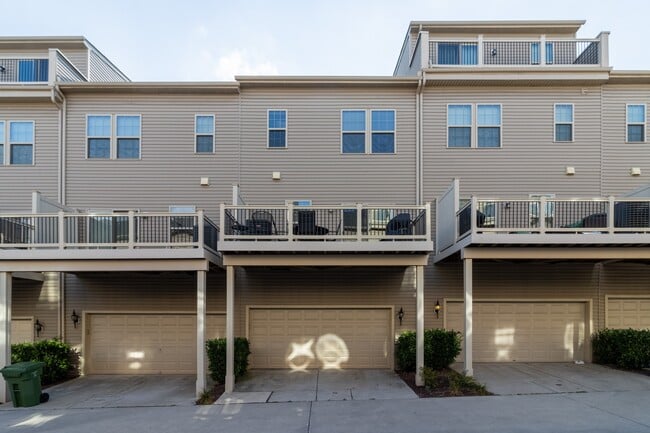 Building Photo - 4658 Hudson St