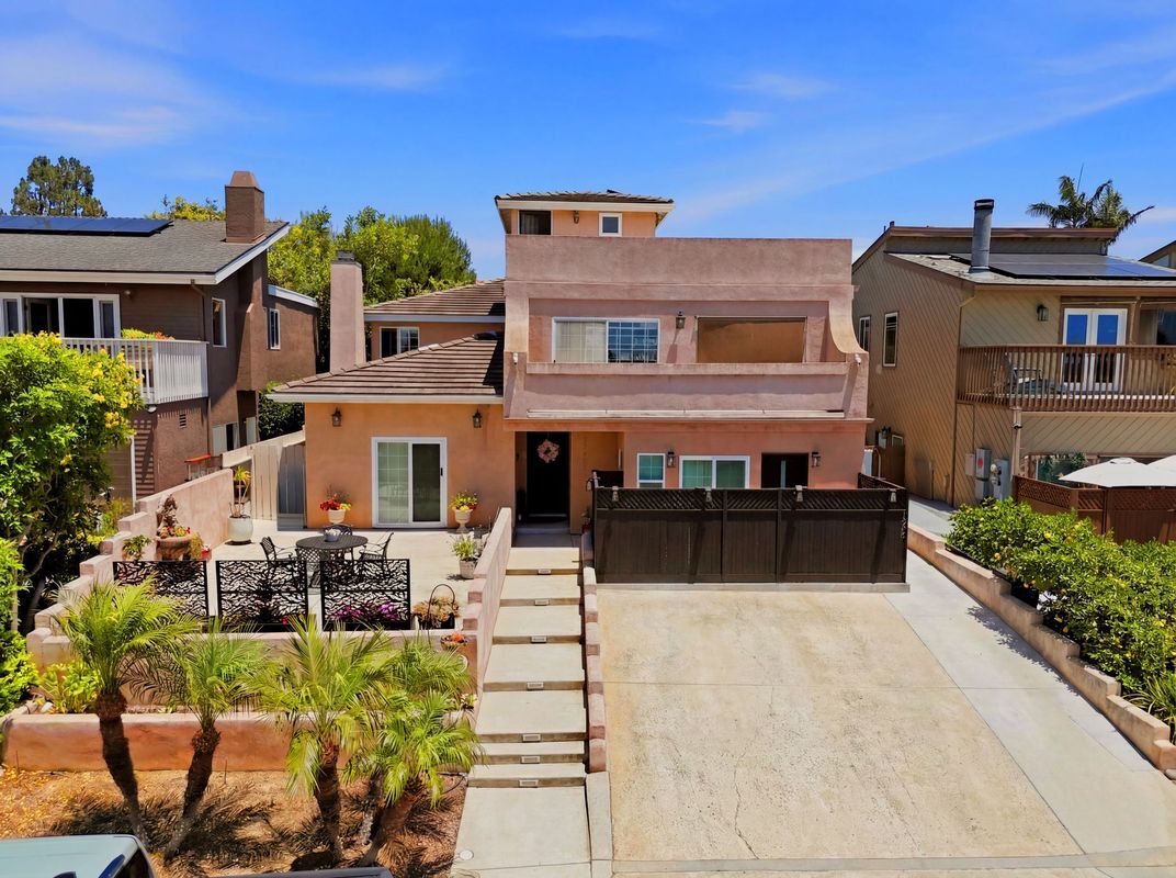 Building Photo - 13869 Mercado Dr