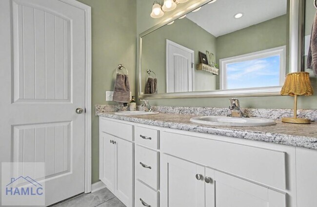 Building Photo - 158 Courage Wy