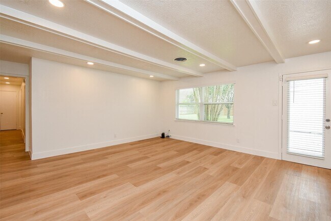 Building Photo - 4947 Cheena Dr