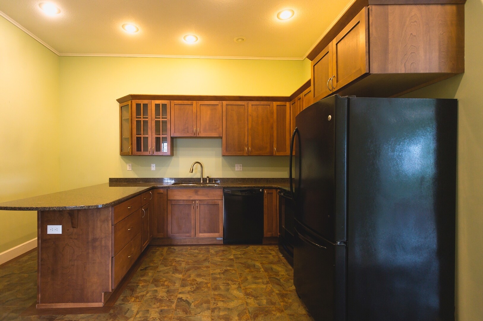 Building Photo - 208 E Montezuma Ave