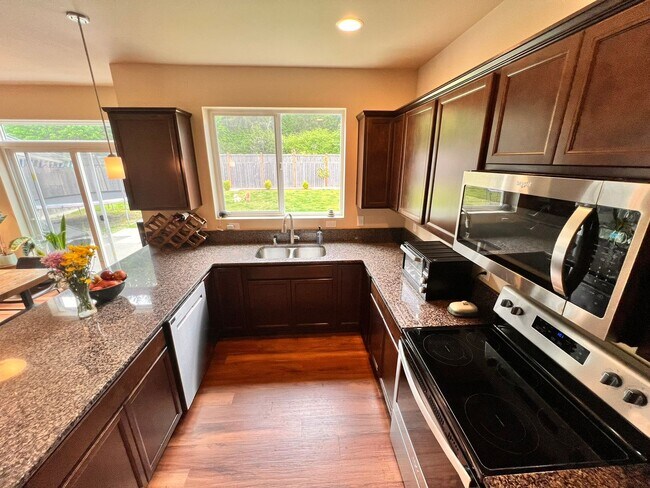 Building Photo - Spacious 3BR/2.5BA w/ Open Floor Plan, Fenced Yard, Office Nook & Garage