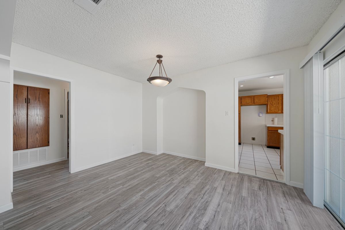Building Photo - 3025 Sherwood Ave
