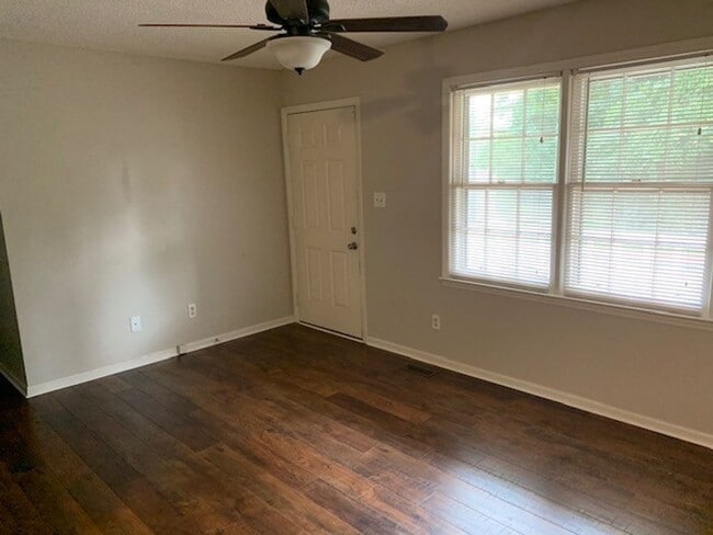 Building Photo - Darling Three Bedroom Home in Mount Holly NC!!