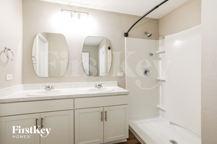 Building Photo - 3031 Greywood Ln