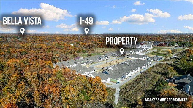 Building Photo - 923 NE Hts Ln