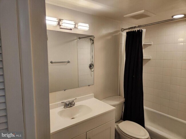 Building Photo - 14630 Bauer Dr