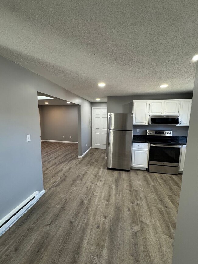 Building Photo - 1036 Chicopee St