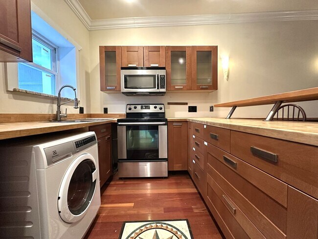 Building Photo - Gorgeous Studio Apartment in Fishtown with...