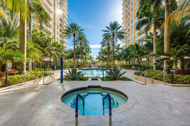 Building Photo - 700 E Boynton Beach Blvd