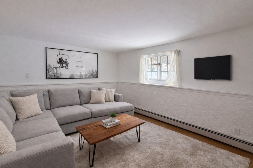 Living room - 111 North Rd