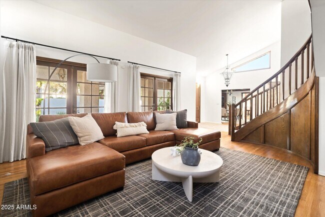 Building Photo - 1025 E Morten Ave