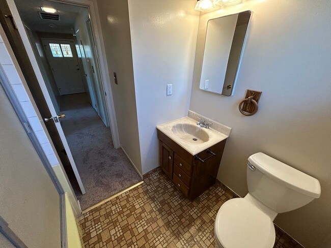 Building Photo - Nice Single Level Home with Attached Garag...