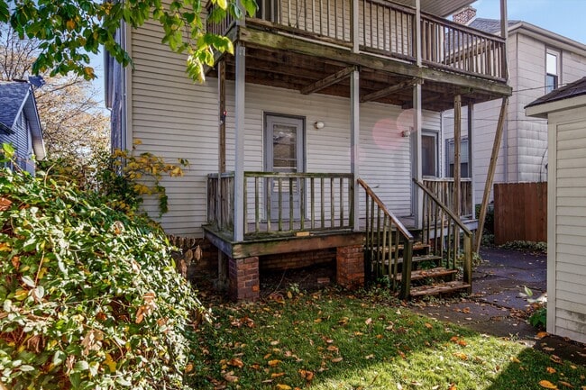 Building Photo - 1471 Wayburn St