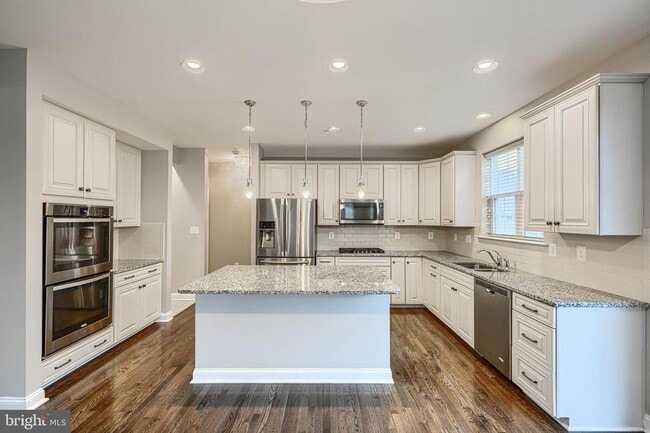 Building Photo - 601 Long Wall Dr