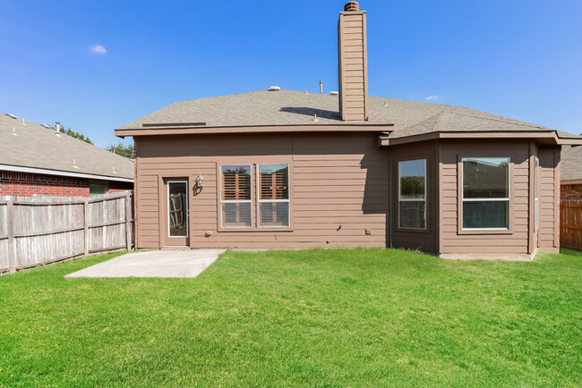 Building Photo - Impressive Brick Home in Little Elm, TX