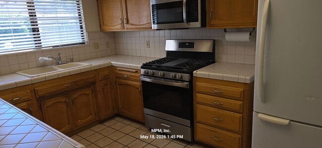 Building Photo - 3 bedroon 2 bath home