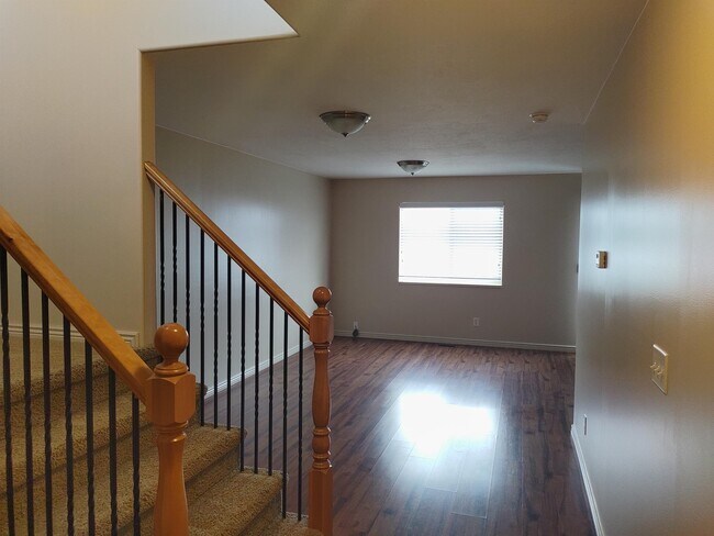 Building Photo - 104 Seminole Dr