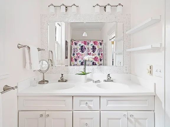 Building Photo - "Spacious 2-Bed, 2-Bath Gem in Cambridge - 1537 Sq Ft of Comfort & Style!"