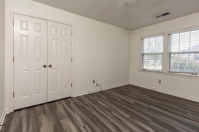 Building Photo - 7839 Farindon Dr