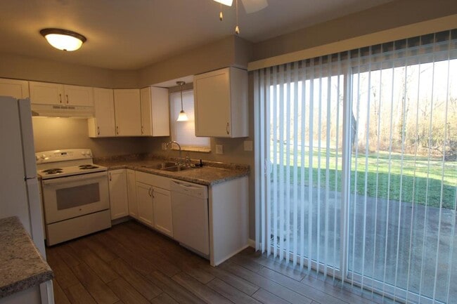 Building Photo - 708 N Main St