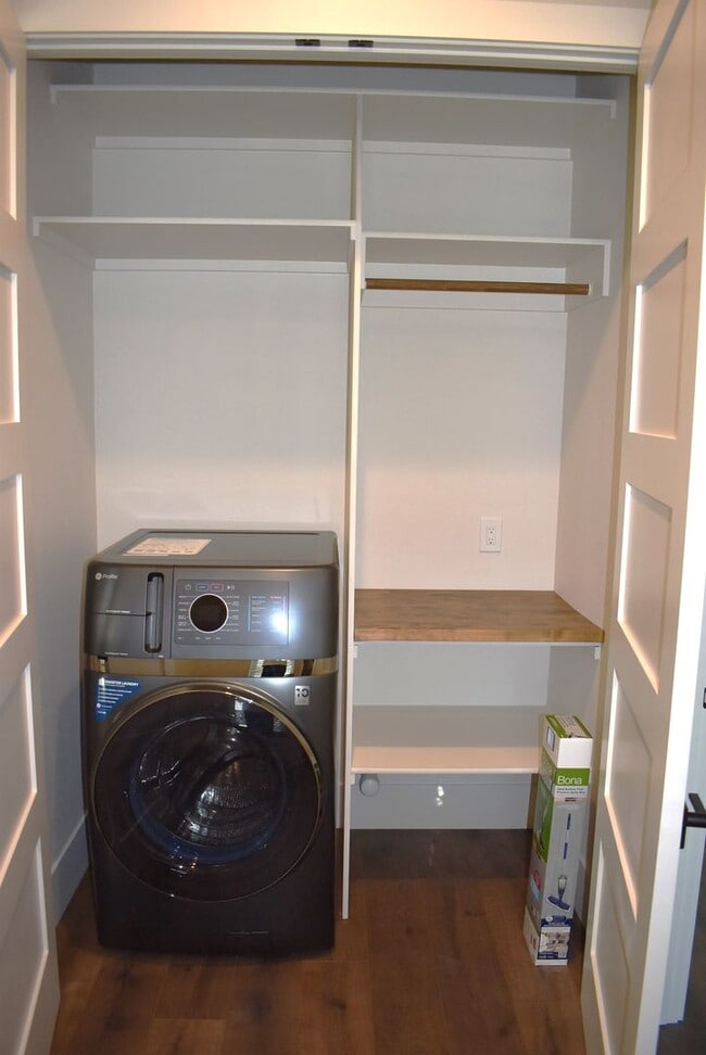 Building Photo - Brand new ADU unit!