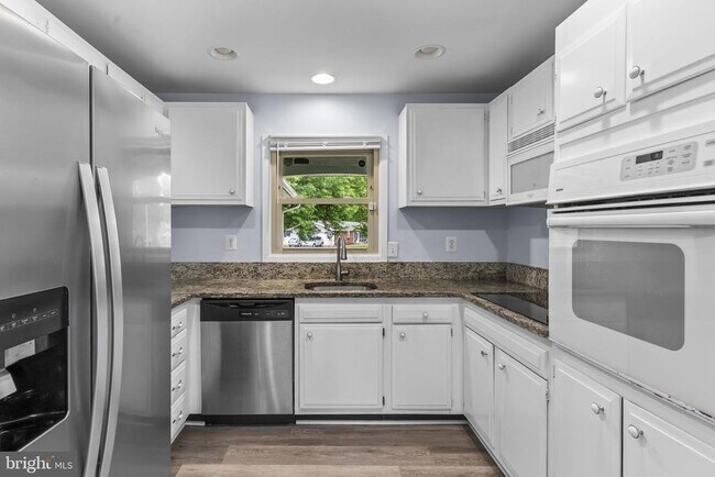 Building Photo - 13501 Ivy Way
