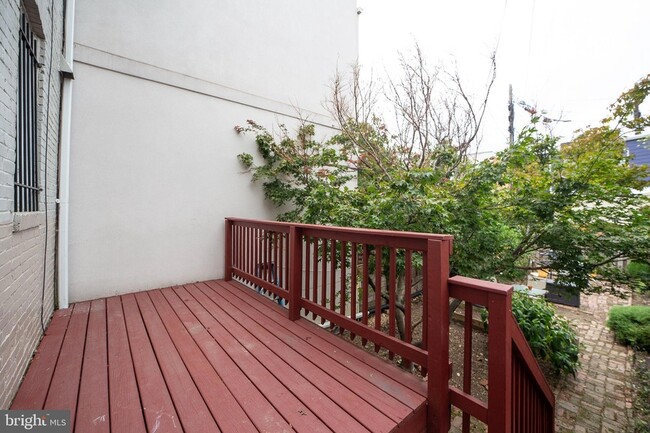 Building Photo - 1005 S Street NW Unit 1