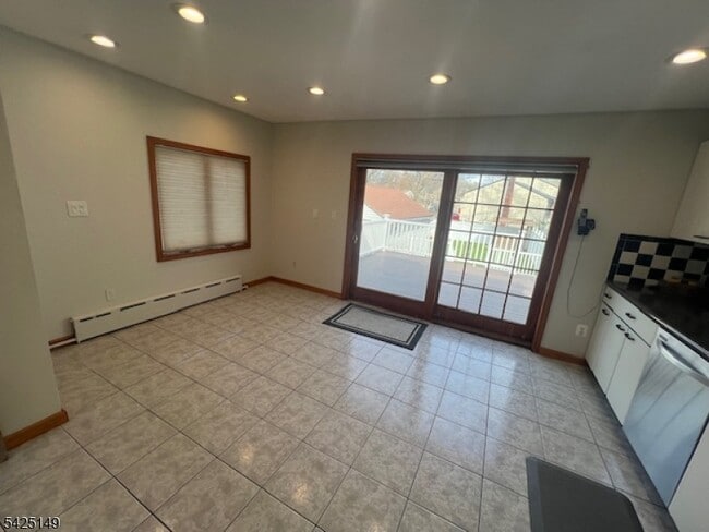 Building Photo - 81 S Maple Ave