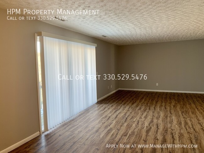 Building Photo - Move-in Special! Spacious Updated Plain To...