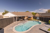 Building Photo - 864 Warwick Dr