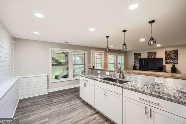 Building Photo - 2072 Hatteras Wy