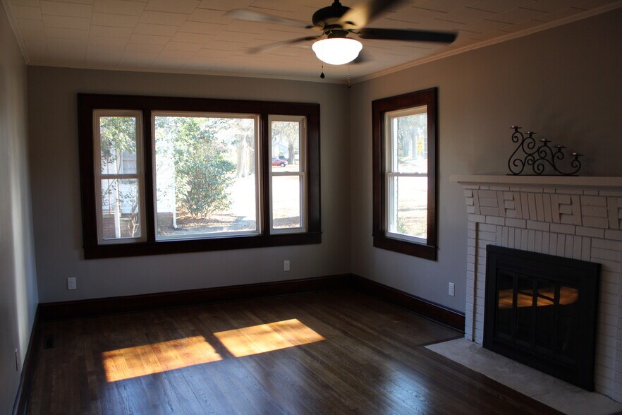 Building Photo - 361 W Wilson Ave