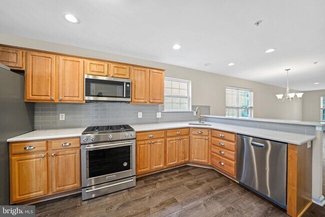 Building Photo - 24 Merion Ave