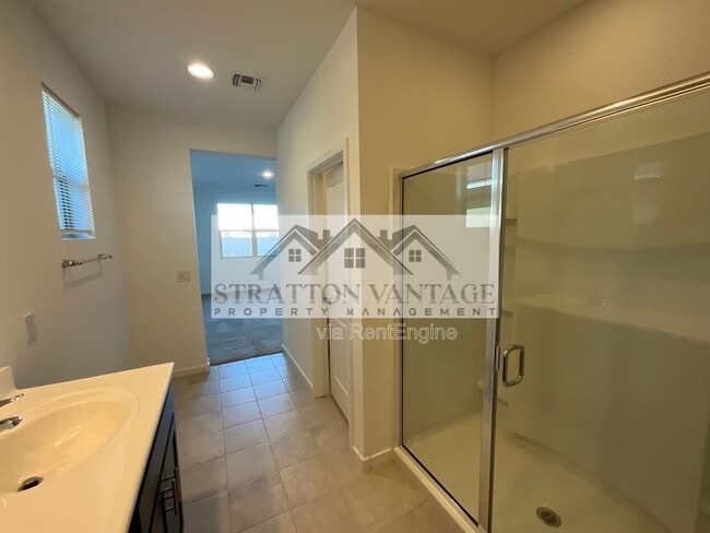 Building Photo - 2942 Kim Dr