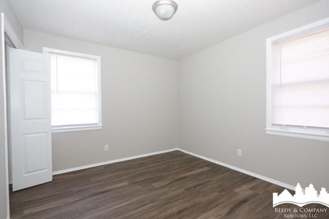 Building Photo - 1832 S Sutton Dr