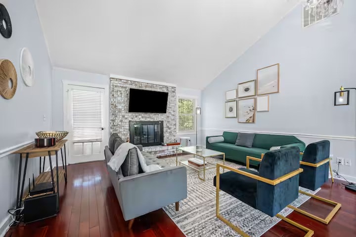 Primary Photo - Room in House on Greg Dr SW