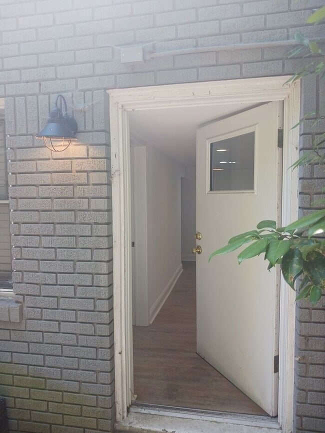 Building Photo - Come Lease at Virginia Highland/Morningside! Don’t miss this amazing offer!